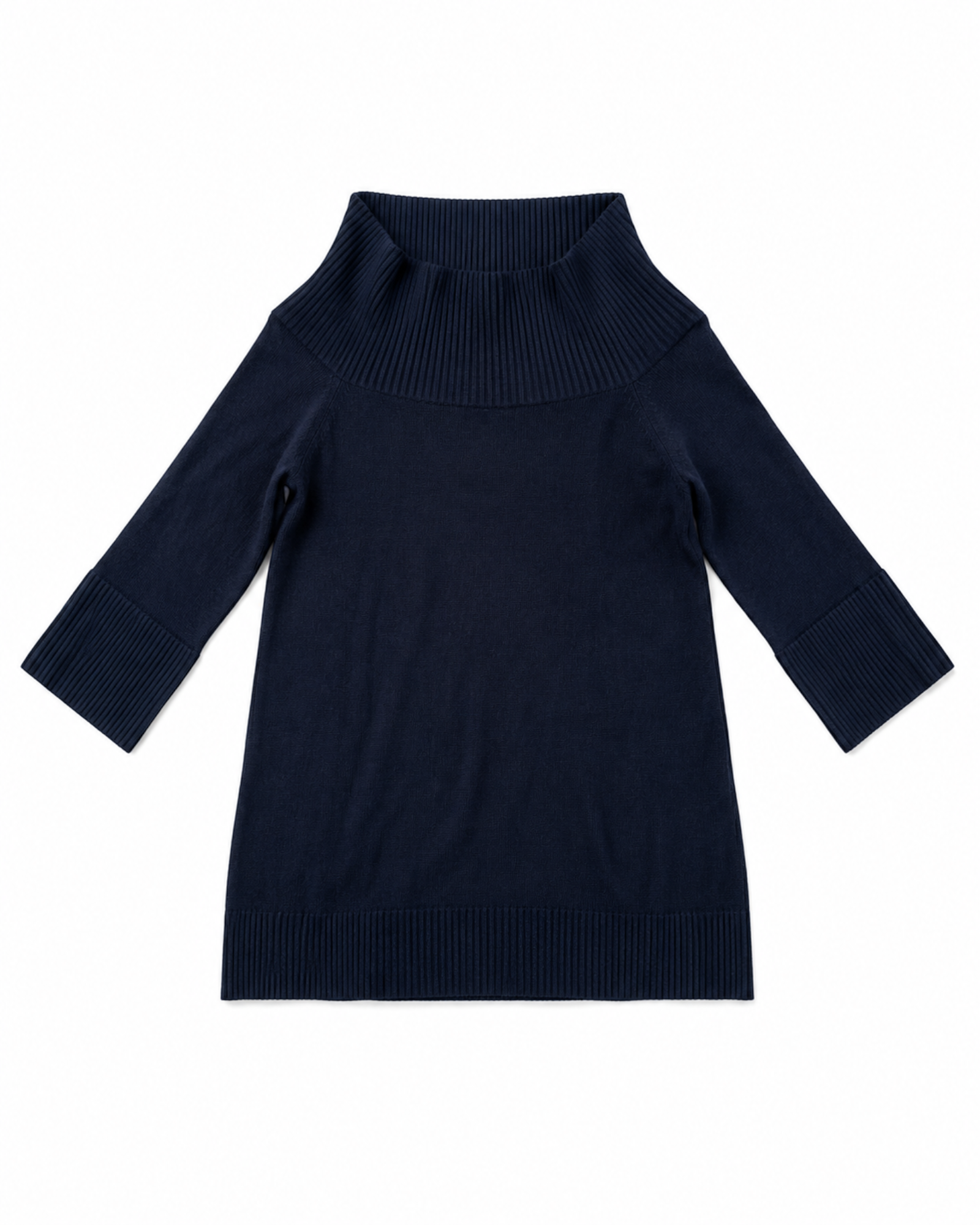 Blusa feminina Gregory de tricô azul-marinho com gola alta canelada, mangas 3/4 e punhos largos, Bazar Oficial Efata.