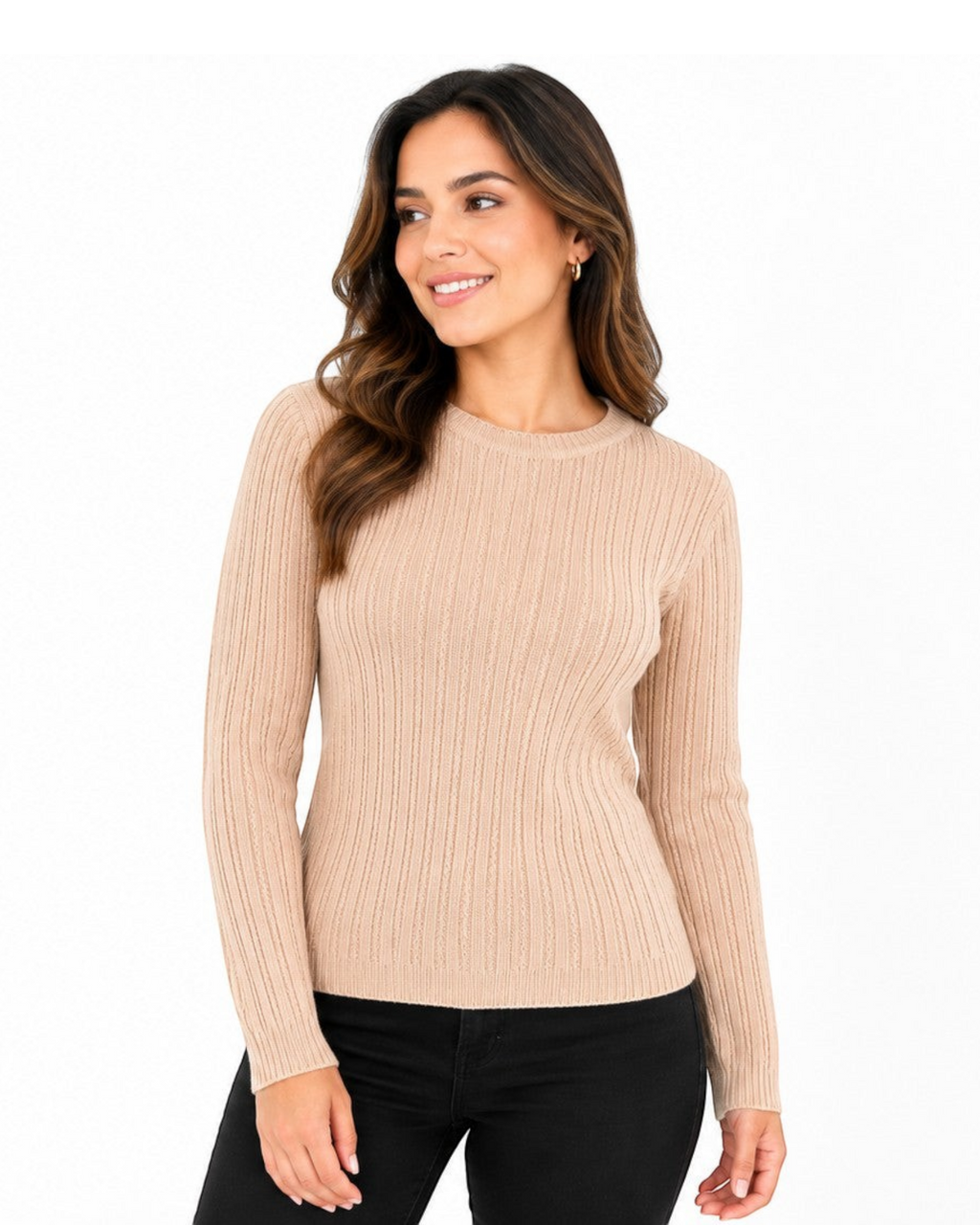 Modelo vestindo blusa de tricô canelado bege claro com tranças verticais e gola redonda do BAZAR OFICIAL EFATA