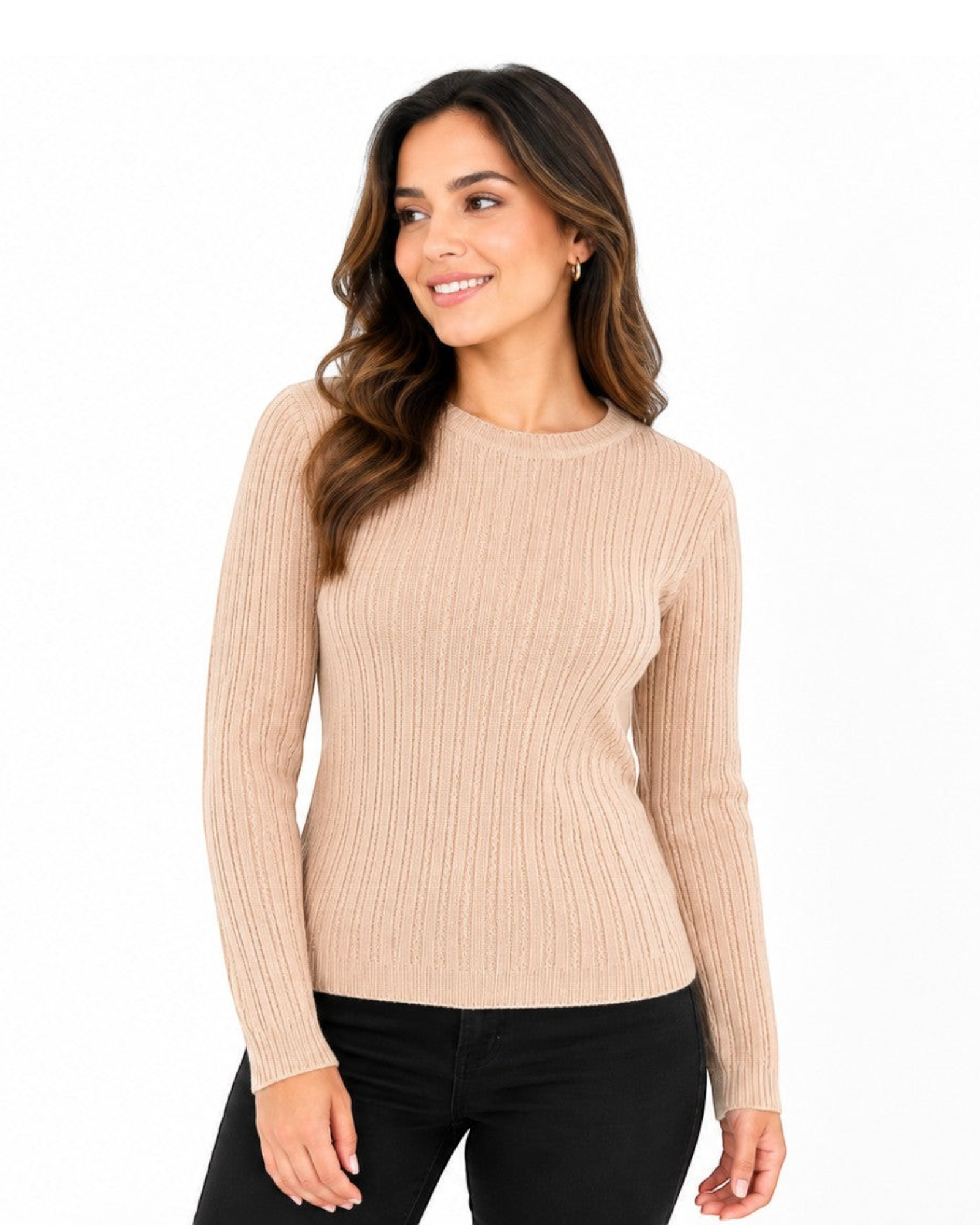Modelo vestindo blusa de tricô canelado bege claro com tranças verticais e gola redonda do BAZAR OFICIAL EFATA