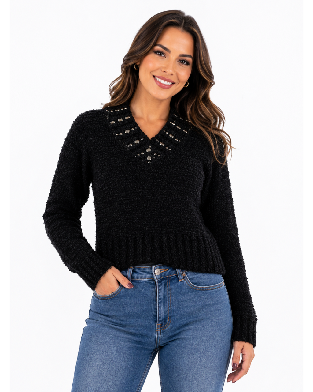 Blusa de tricô preta Lou Lou com gola detalhada por aplicações metálicas, manga longa e modelagem confortável.