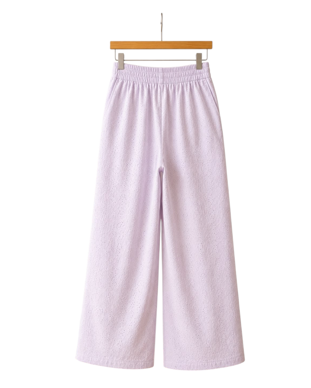 Calça pantalona lilás em laise com cós elástico e bolsos laterais, peça elegante e confortável do BAZAR OFICIAL EFATA