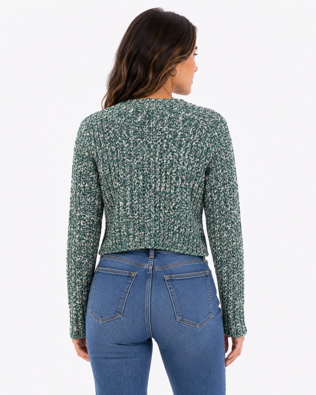 Cardigan cropped de tricô mesclado verde e off white, manga longa, visto de costas no Bazar Oficial Efata.