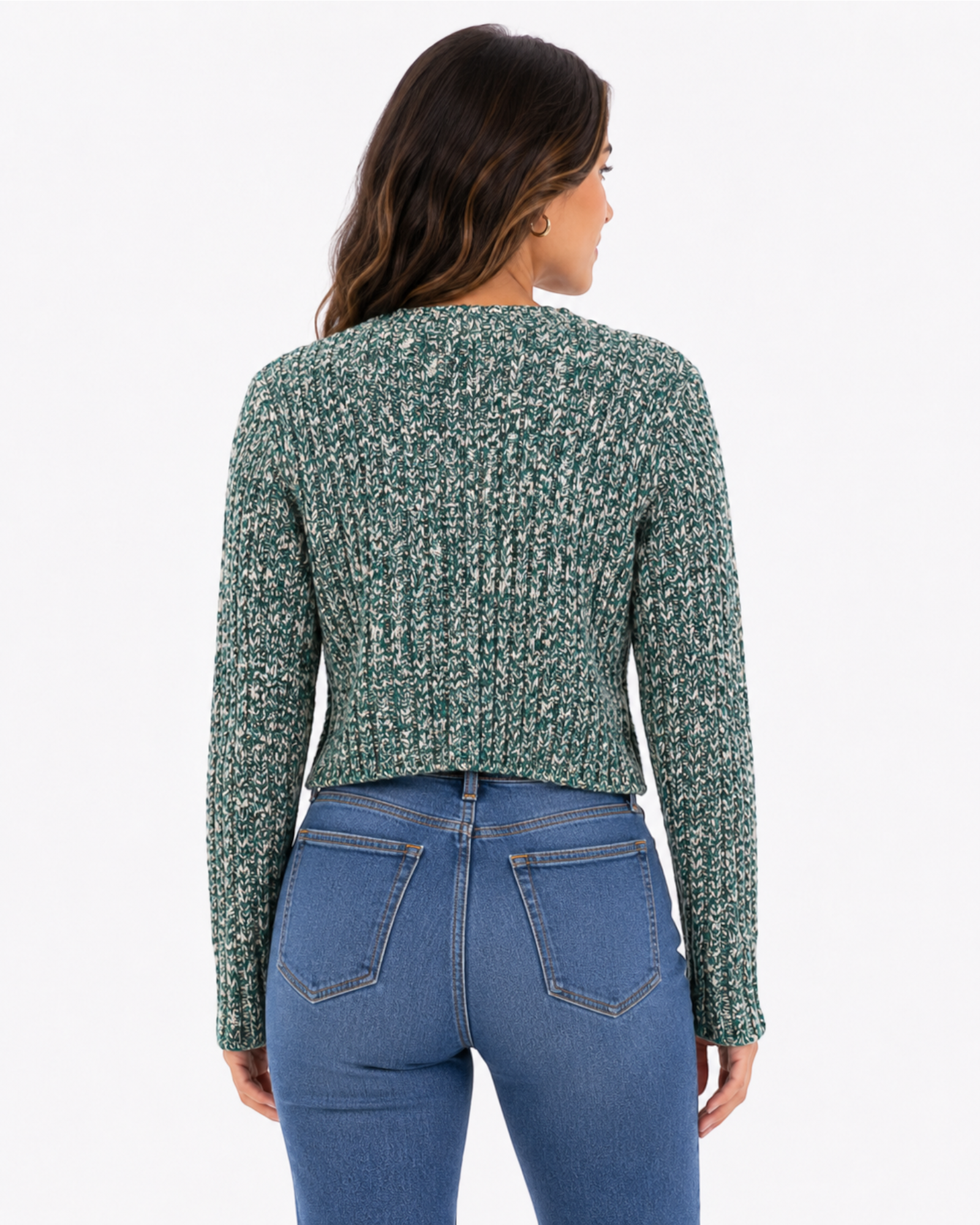 Cardigan cropped de tricô mesclado verde e off white, manga longa, visto de costas no Bazar Oficial Efata.
