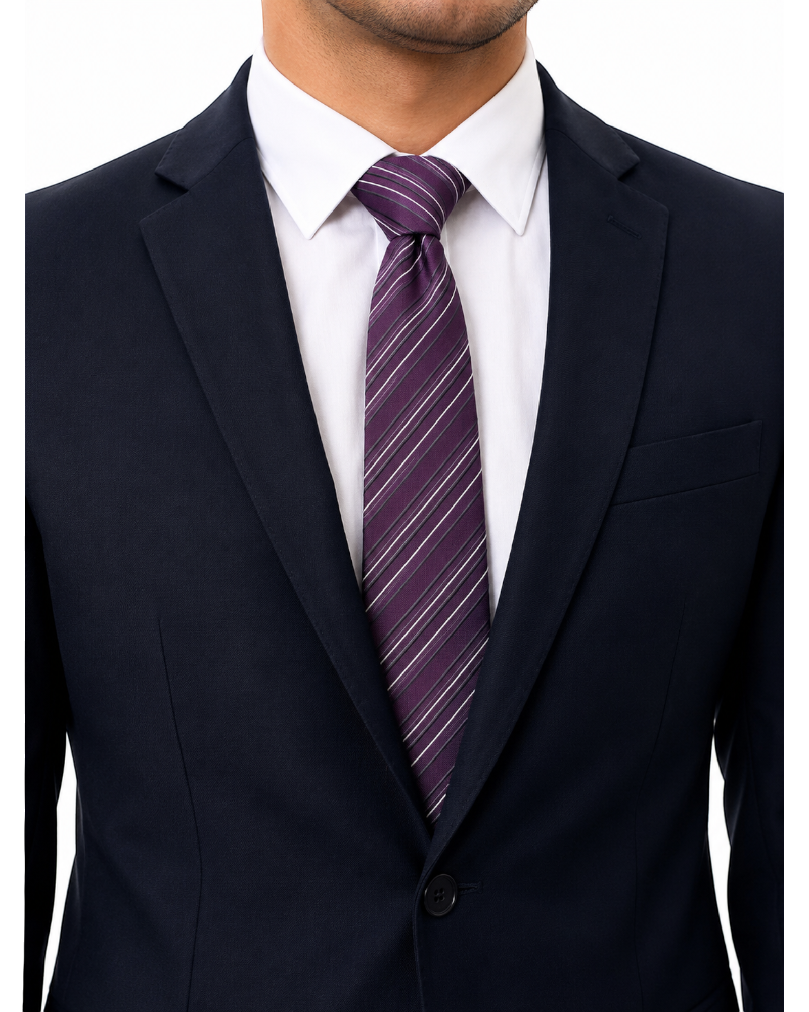 Gravata Hugo Boss BAZAR OFICIAL EFATA roxa com listras diagonais em seda, usada com terno azul marinho e camisa branca.