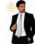 Gravata Versace BAZAR OFICIAL EFATA prata em jacquard com logo Medusa, usada por modelo em terno preto e camisa branca.