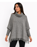 Poncho feminino de tricô cinza mesclado BAZAR OFICIAL EFATA com gola alta, mangas longas e barra com franjas.
