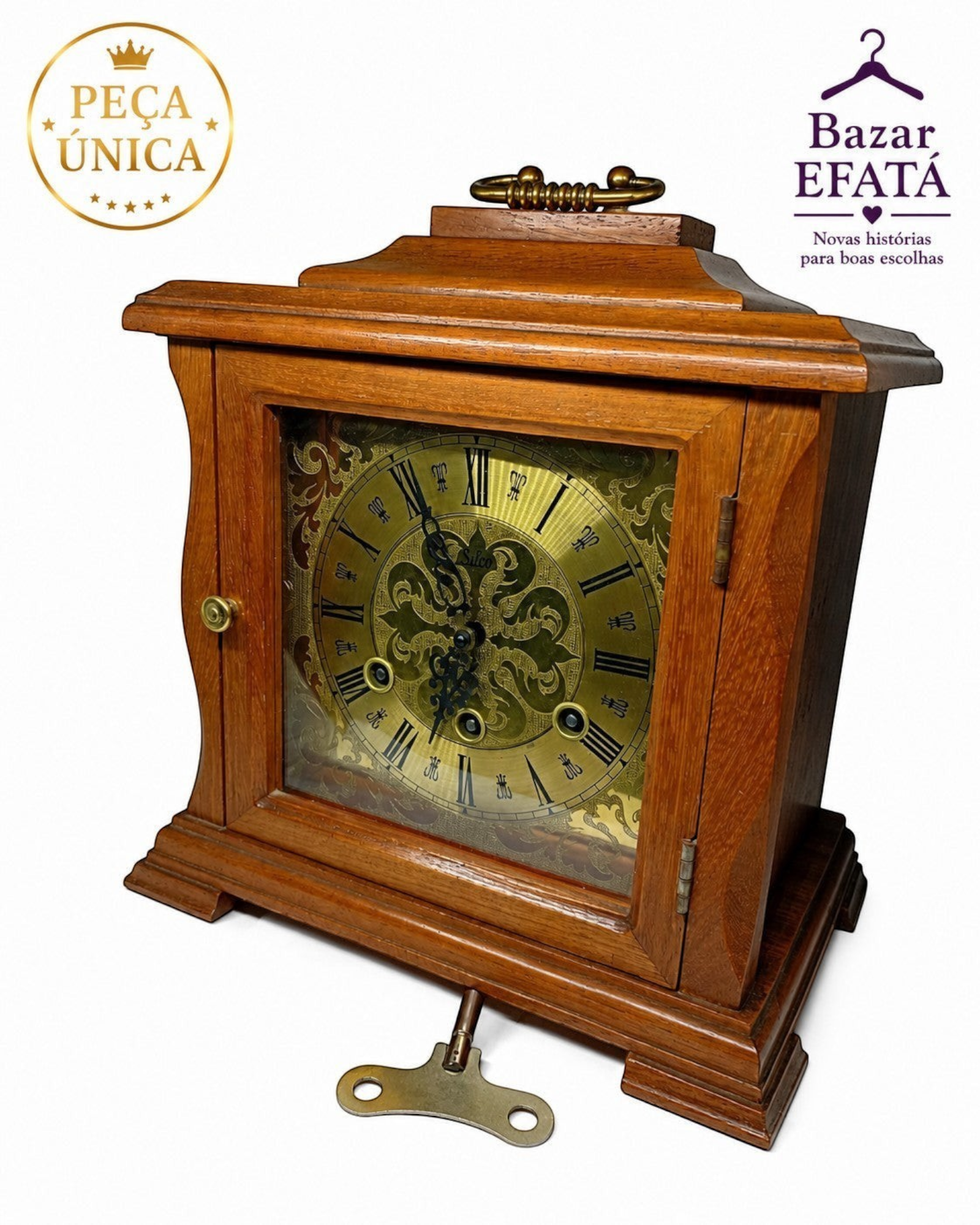 Relógio vintage Silco de mesa em madeira com mostrador dourado, algarismos romanos e chave de corda, Bazar Oficial Efata