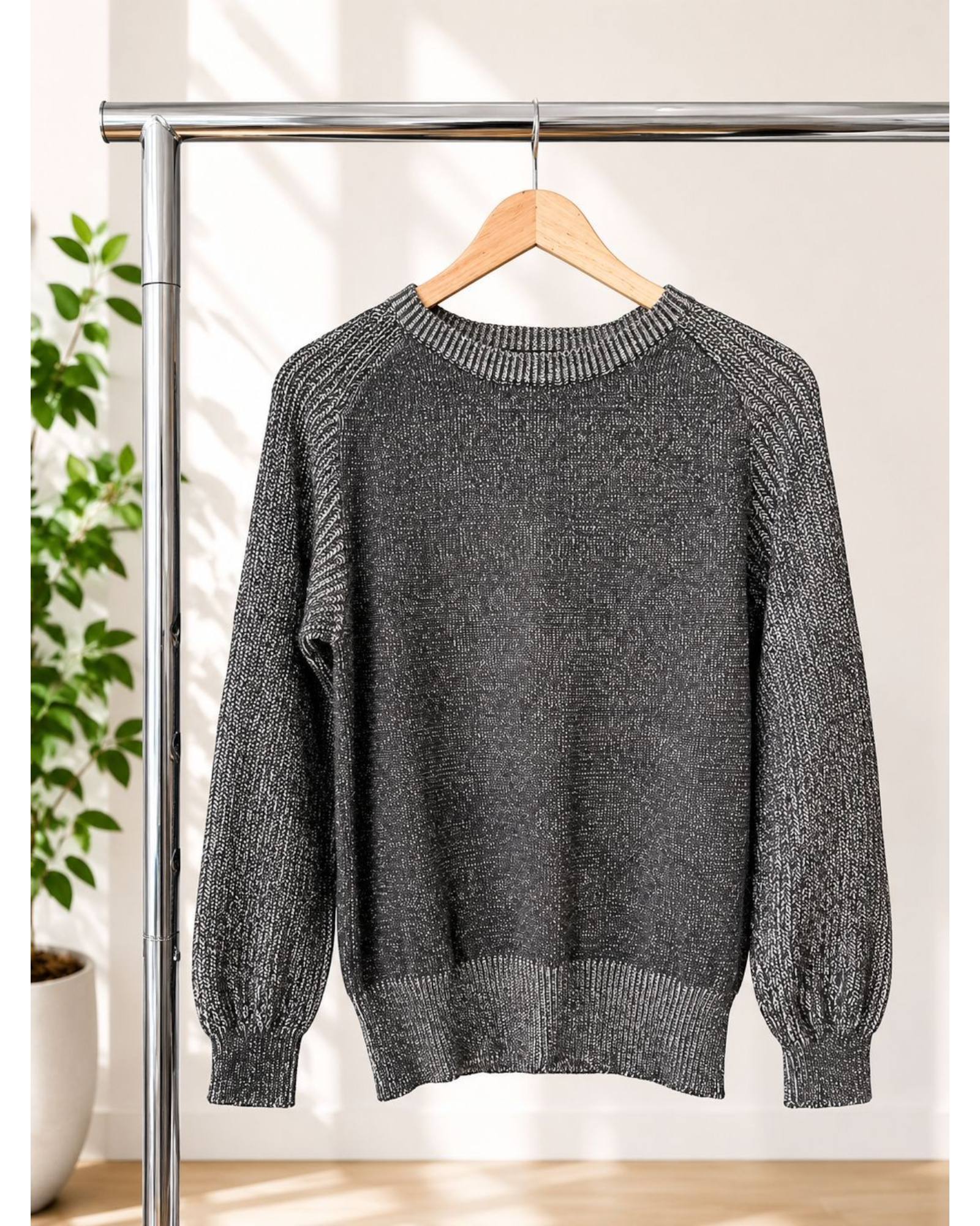 Suéter masculino BAZAR OFICIAL EFATA de tricô preto mesclado, gola redonda, mangas longas texturizadas e punhos canelados.