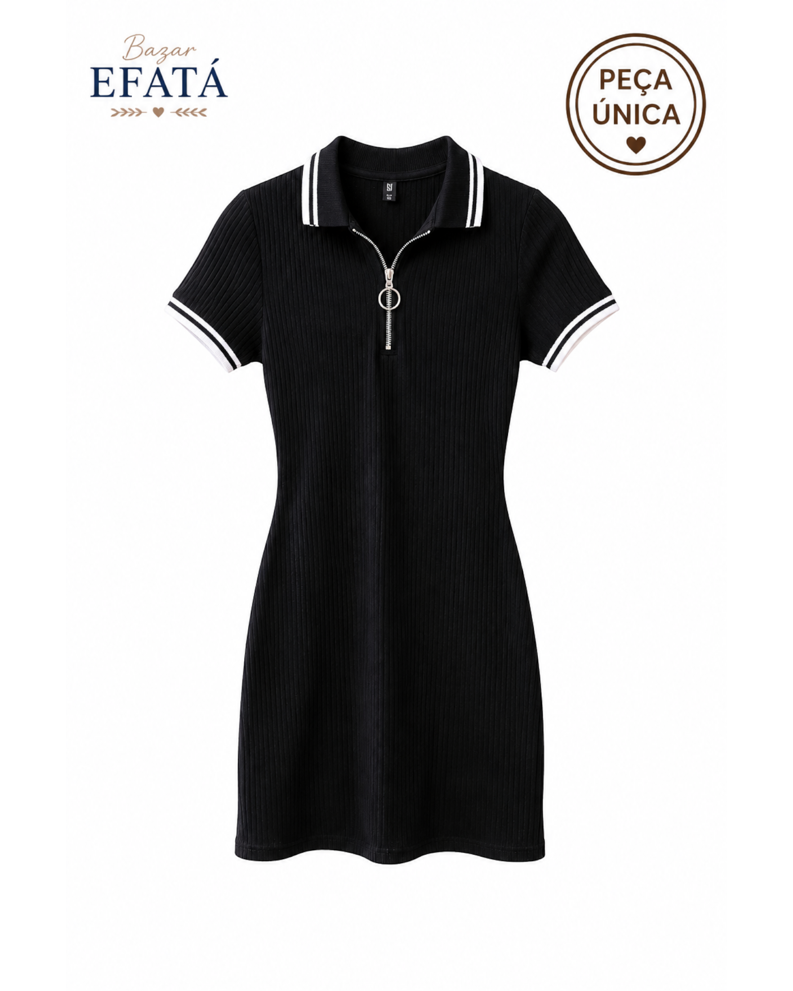 Vestido curto canelado preto BAZAR OFICIAL EFATA com gola polo, zíper frontal e detalhes listrados brancos nas mangas.